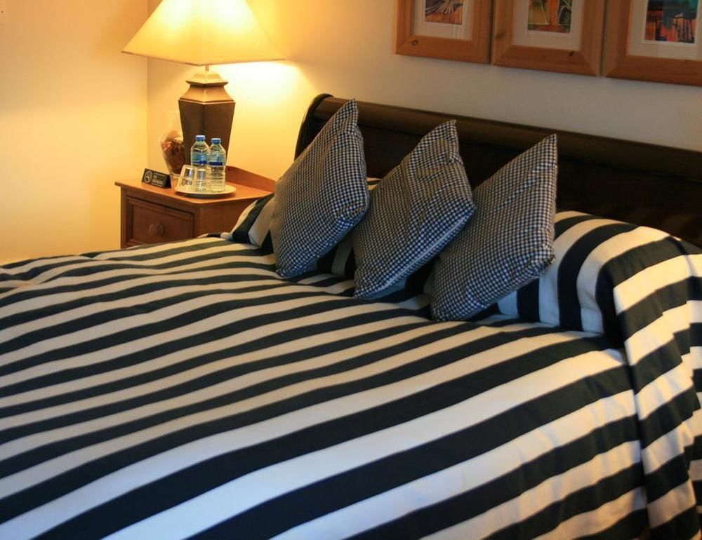 รอสส์ เฮาส์ Bed & Breakfast รอสส์คอมมัน ภายนอก รูปภาพ