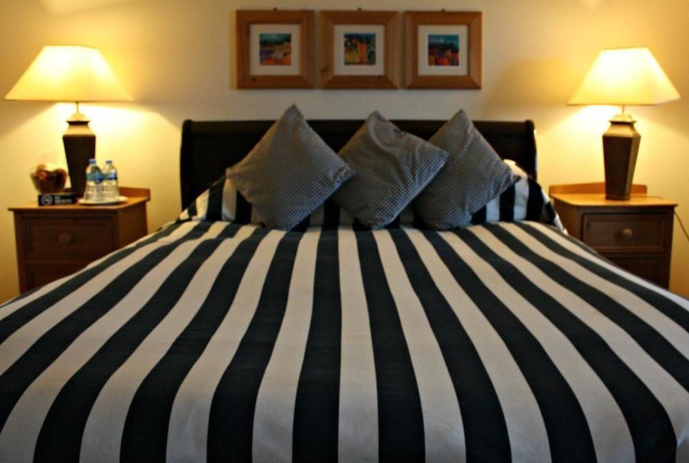 รอสส์ เฮาส์ Bed & Breakfast รอสส์คอมมัน ภายนอก รูปภาพ