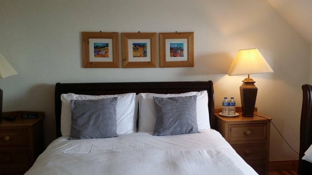 รอสส์ เฮาส์ Bed & Breakfast รอสส์คอมมัน ภายนอก รูปภาพ