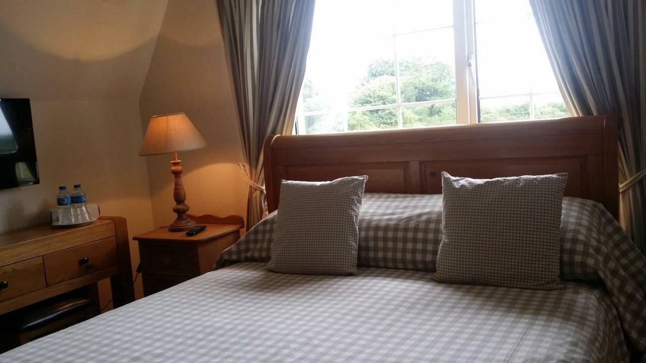 รอสส์ เฮาส์ Bed & Breakfast รอสส์คอมมัน ภายนอก รูปภาพ